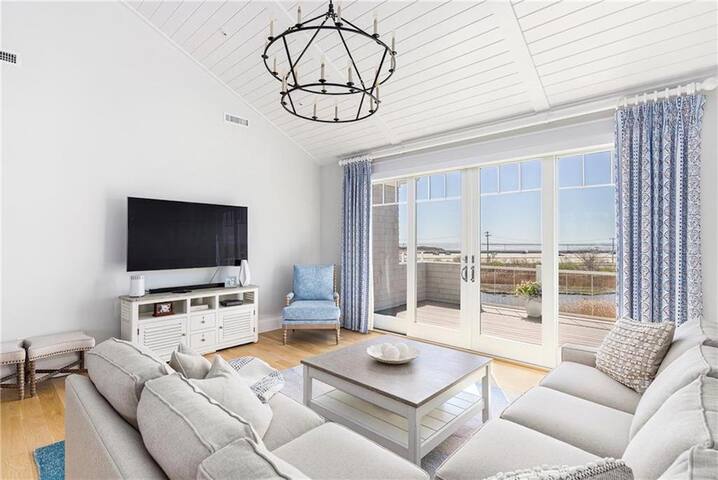 Live Your Dream! Ocean Views, Steps to the Beach! gallery image 3