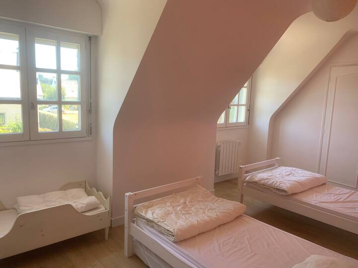 儿童卧室一楼（可供3人入住， 2名儿童和1名婴儿）