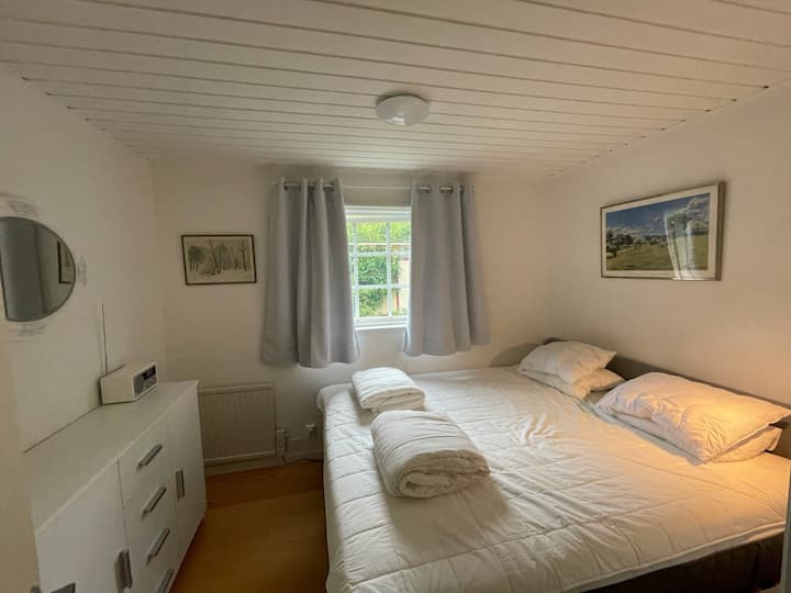 Dhoma kryesore e gjumit.