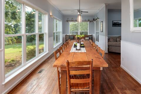 Spacious Riverview Farmhouse & Fishermen's Retreat