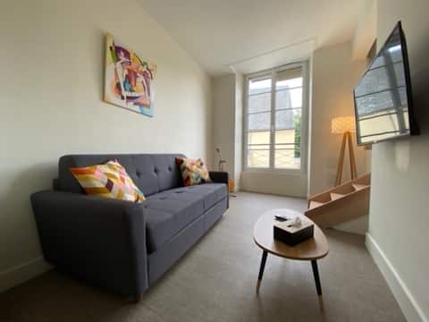 Popular Airbnb listing: Ecole 102 in La Flèche