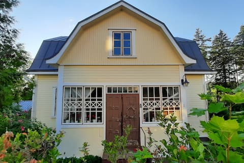 Villa Sairio: old-style idyll behind the station