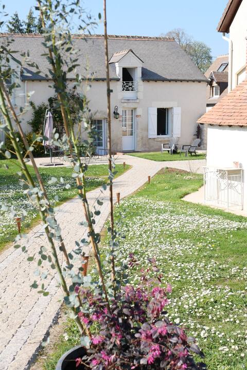 Les Mille Ecus: "La Vigneronne": pool, spa