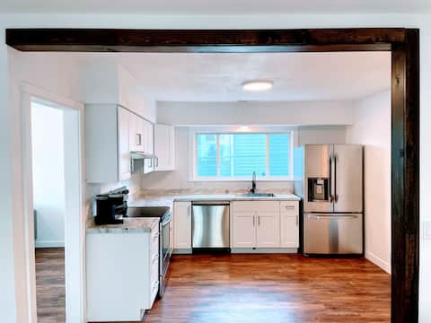 Modern and cozy home in Camas downtown.