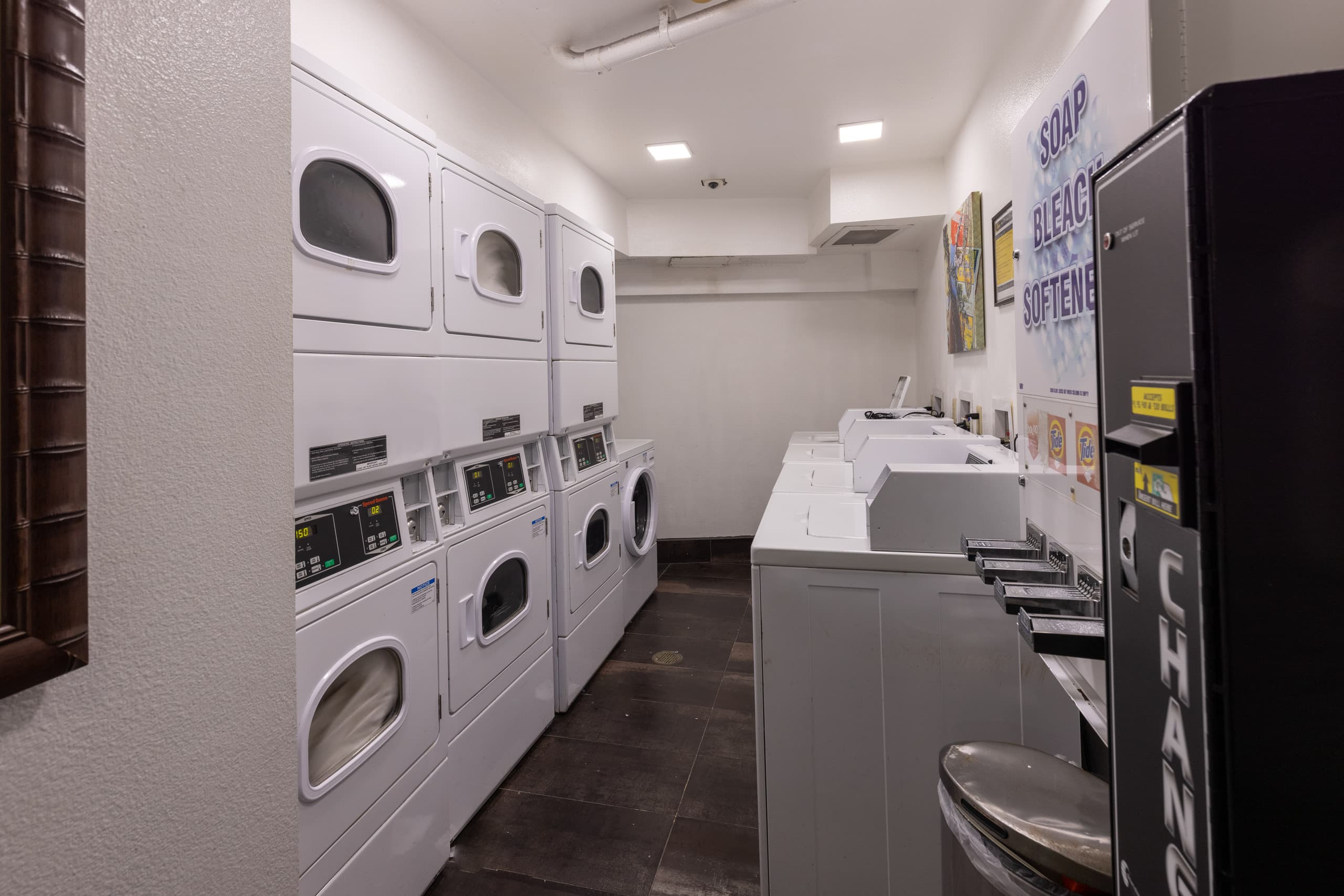 Condo in Honolulu · ★4.96 · Studio · 2 beds · 1 private bath - Image 23