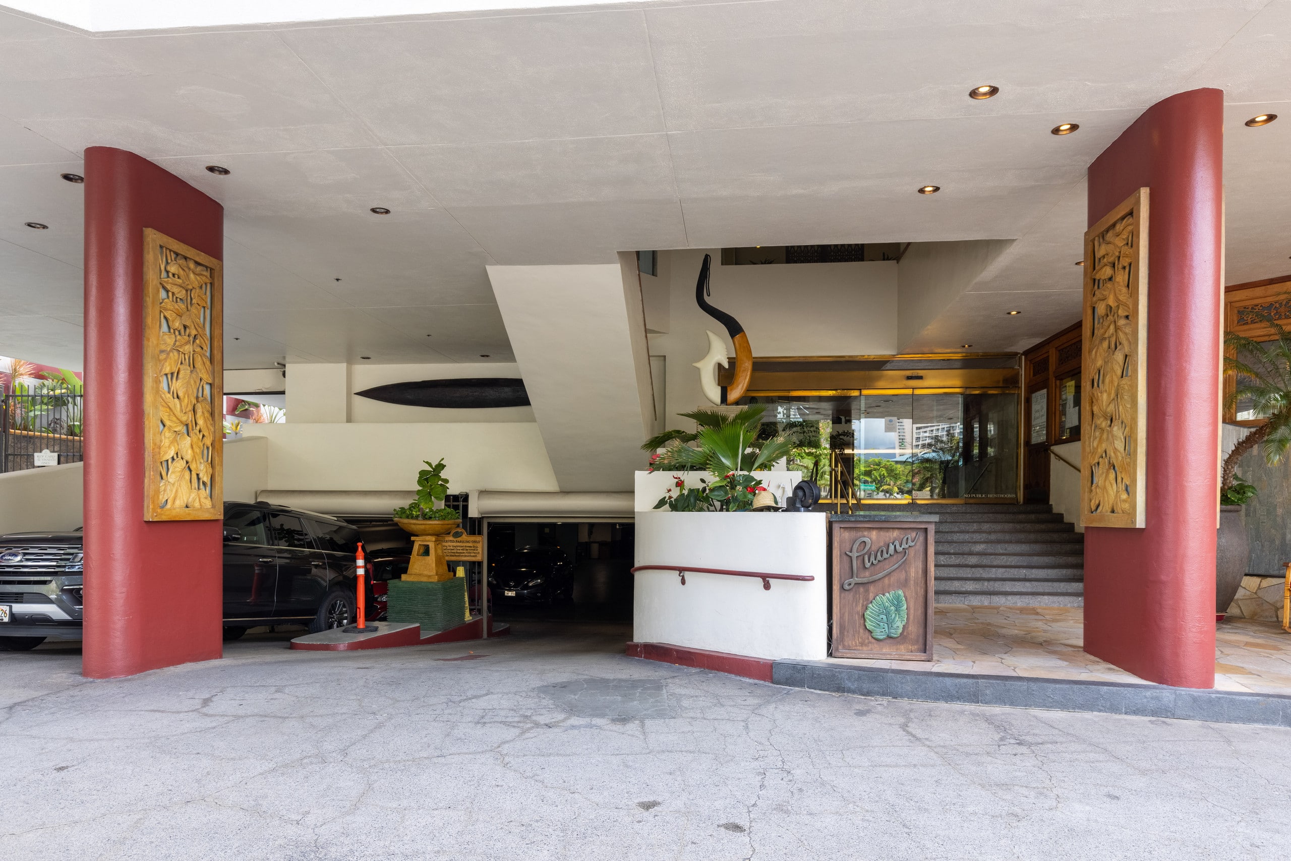 Condo in Honolulu · ★4.96 · Studio · 2 beds · 1 private bath - Image 21