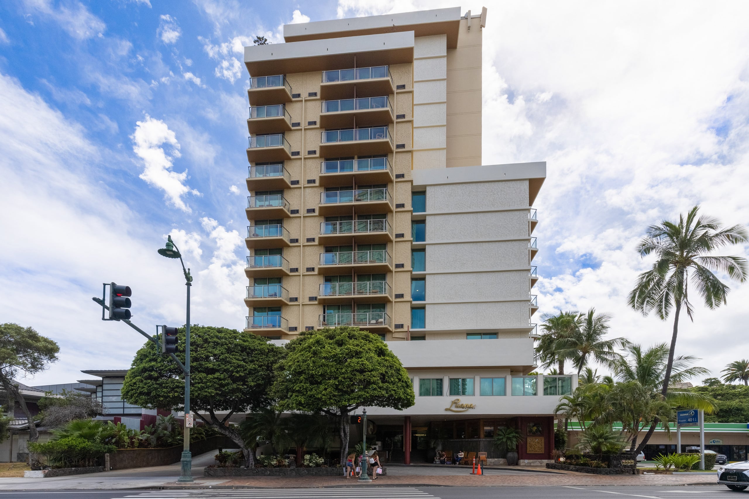 Condo in Honolulu · ★4.96 · Studio · 2 beds · 1 private bath - Image 2