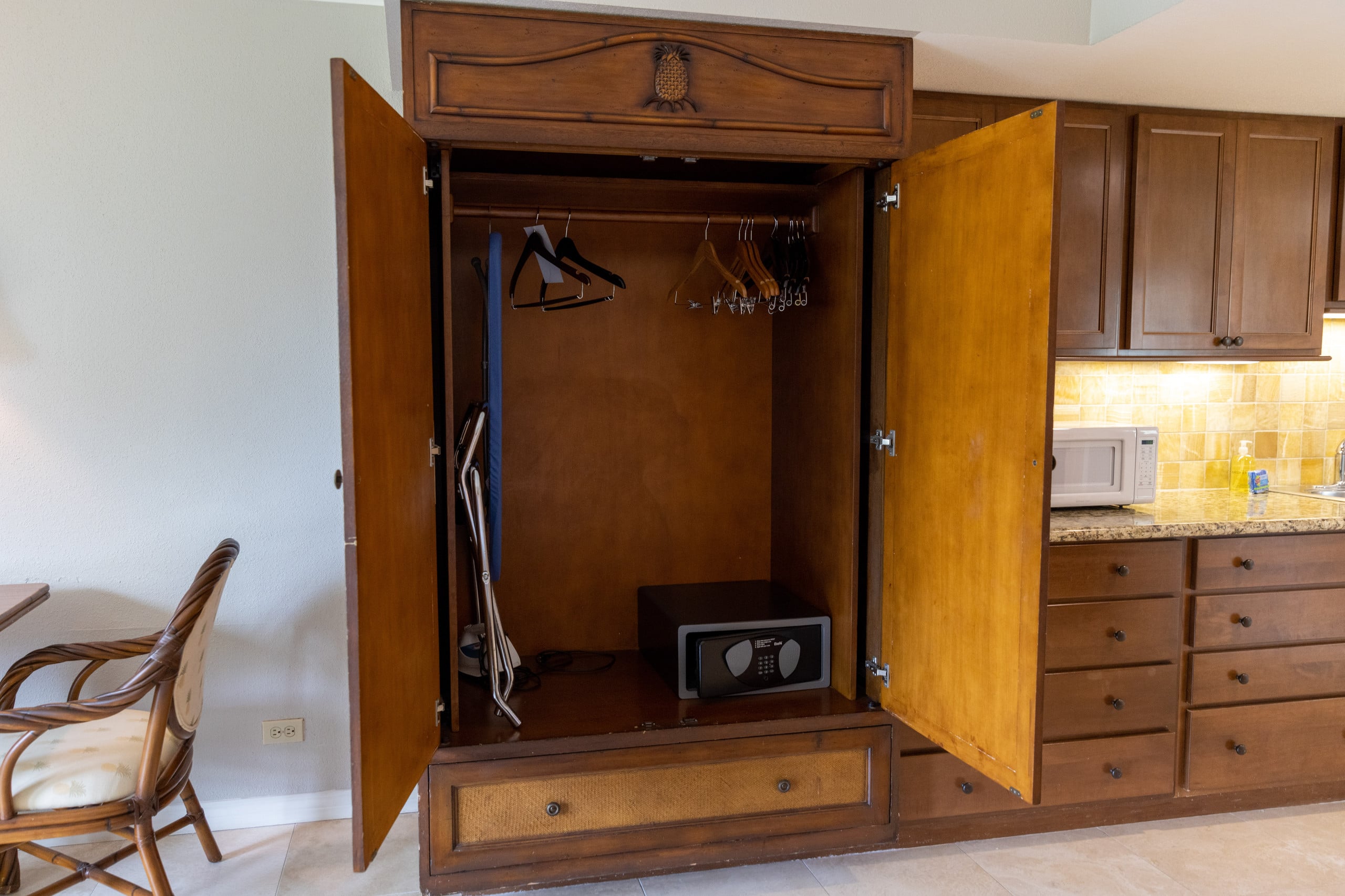 Condo in Honolulu · ★4.96 · Studio · 2 beds · 1 private bath - Image 28