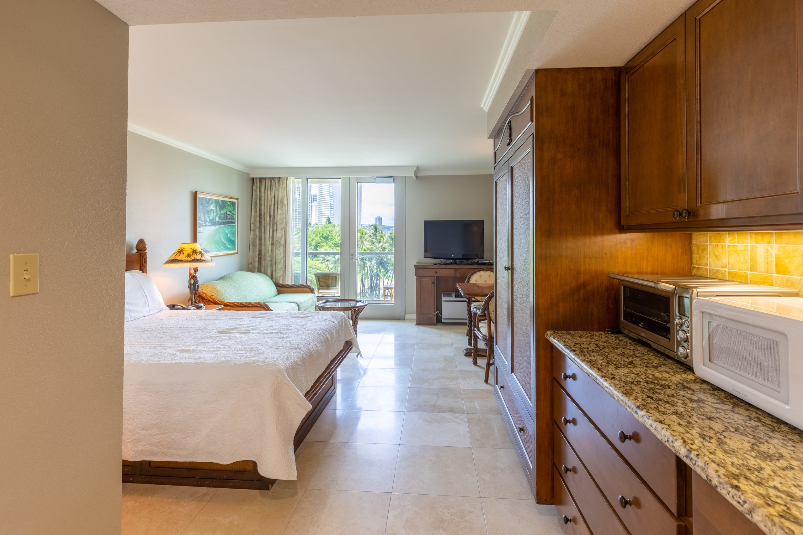 Condo in Honolulu · ★4.96 · Studio · 2 beds · 1 private bath - Image 8