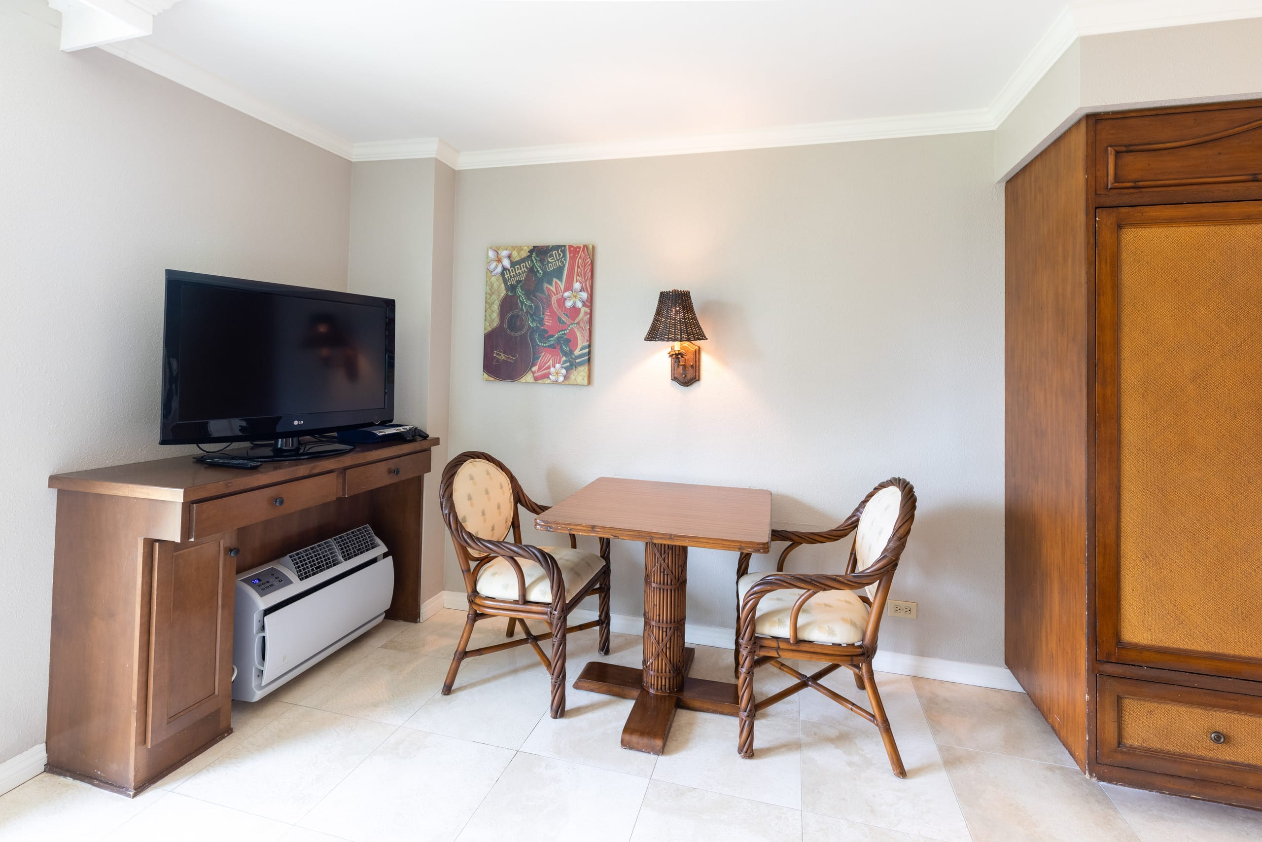Condo in Honolulu · ★4.96 · Studio · 2 beds · 1 private bath - Image 13