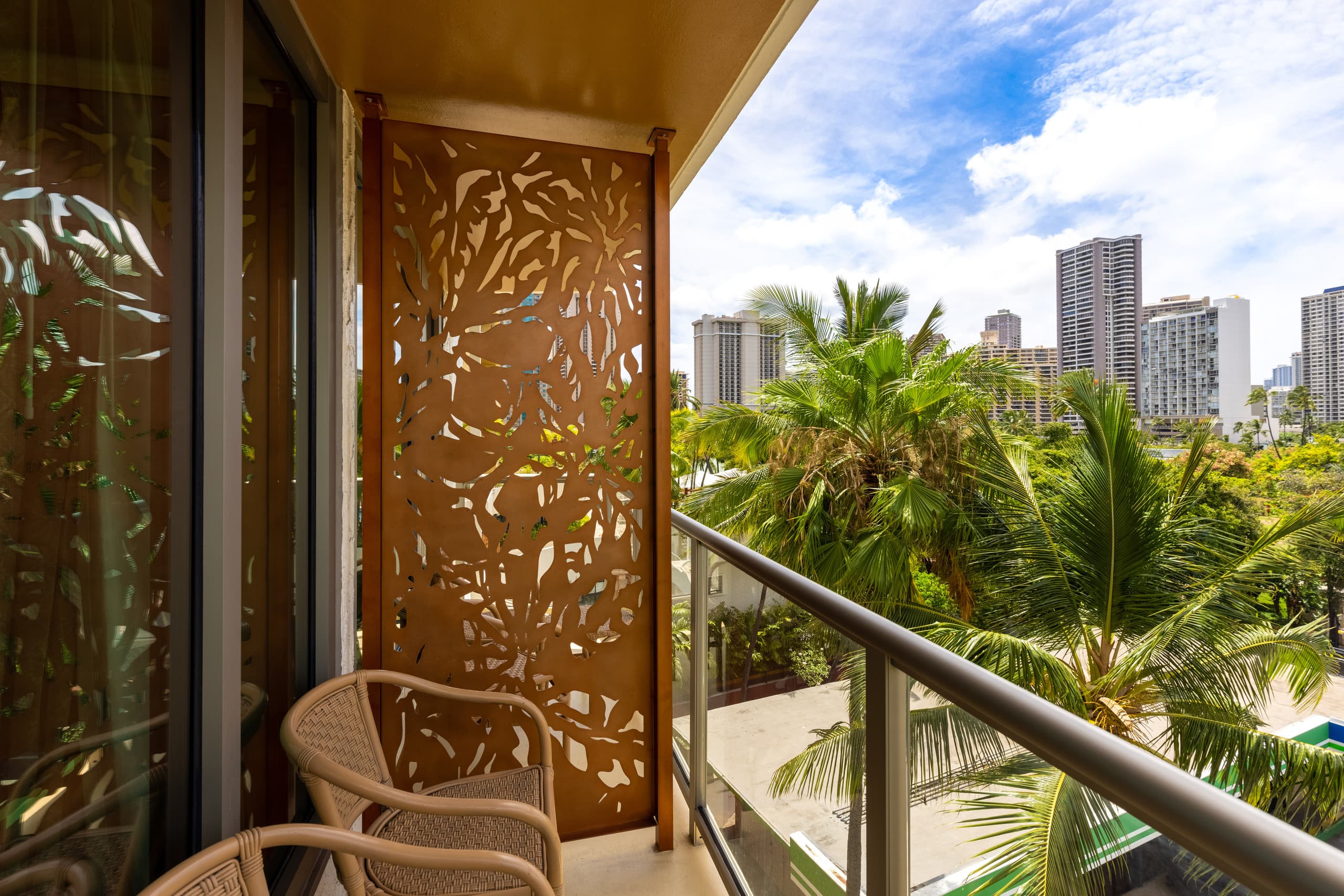 Condo in Honolulu · ★4.96 · Studio · 2 beds · 1 private bath - Image 5