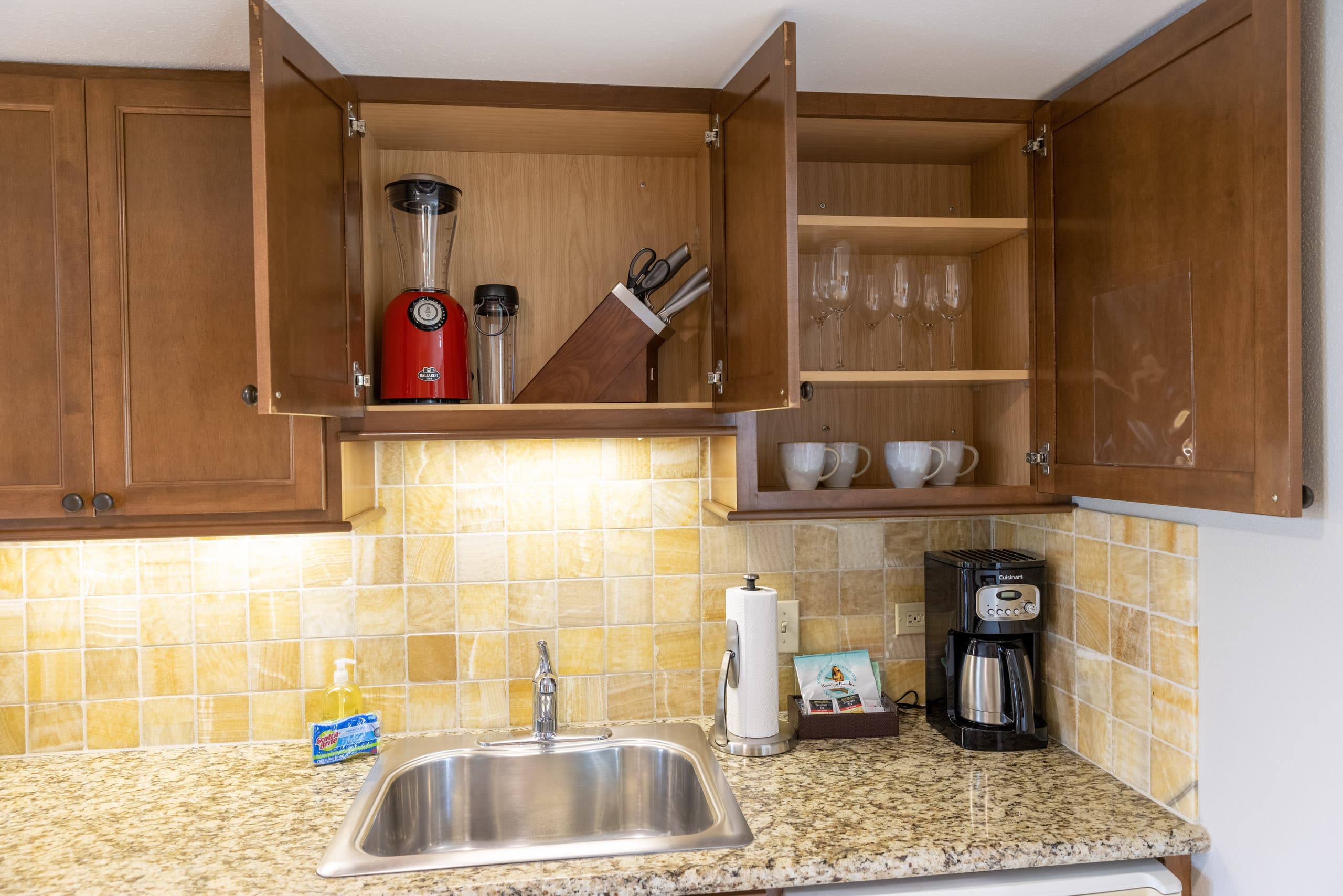 Condo in Honolulu · ★4.96 · Studio · 2 beds · 1 private bath - Image 26