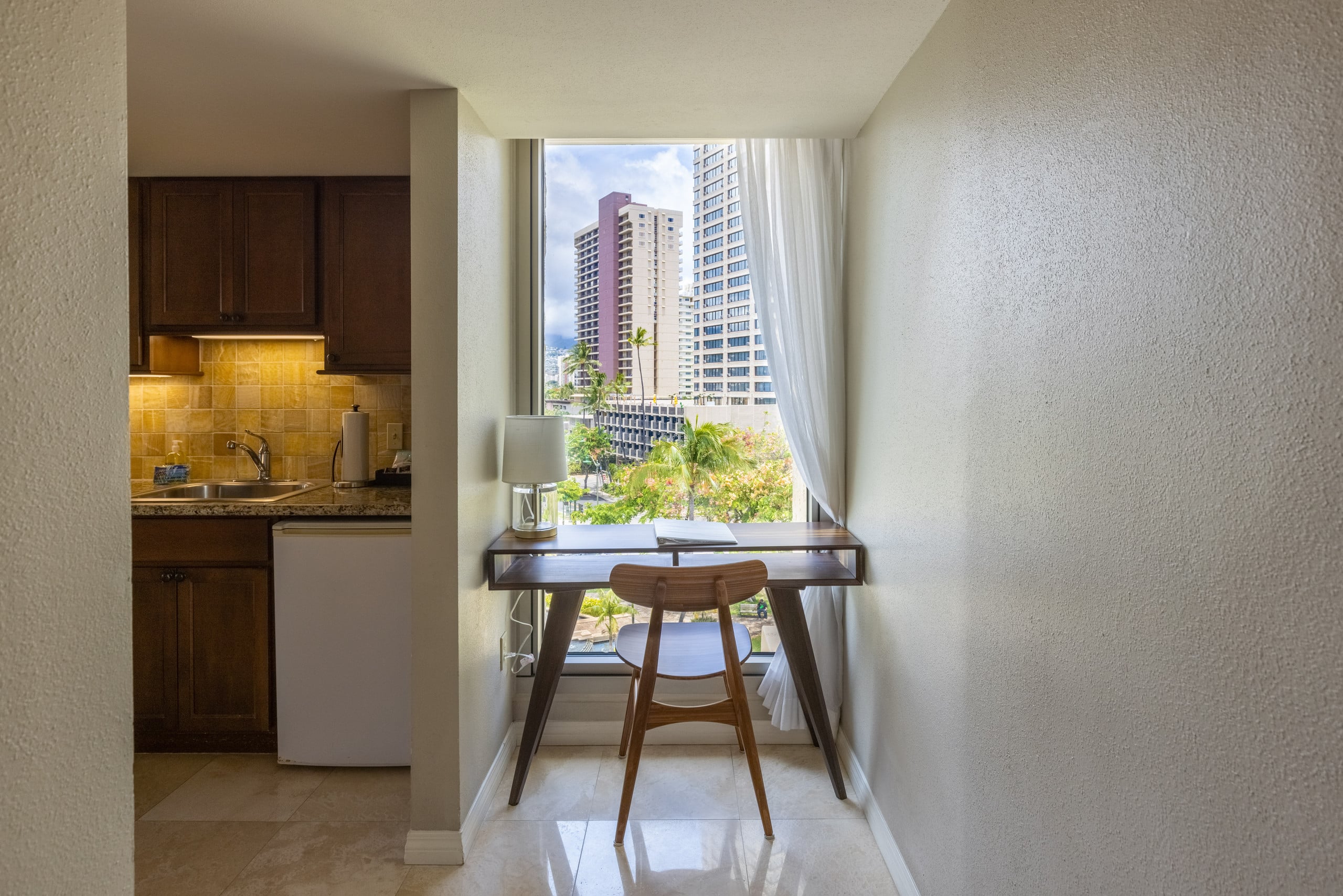 Condo in Honolulu · ★4.96 · Studio · 2 beds · 1 private bath - Image 10