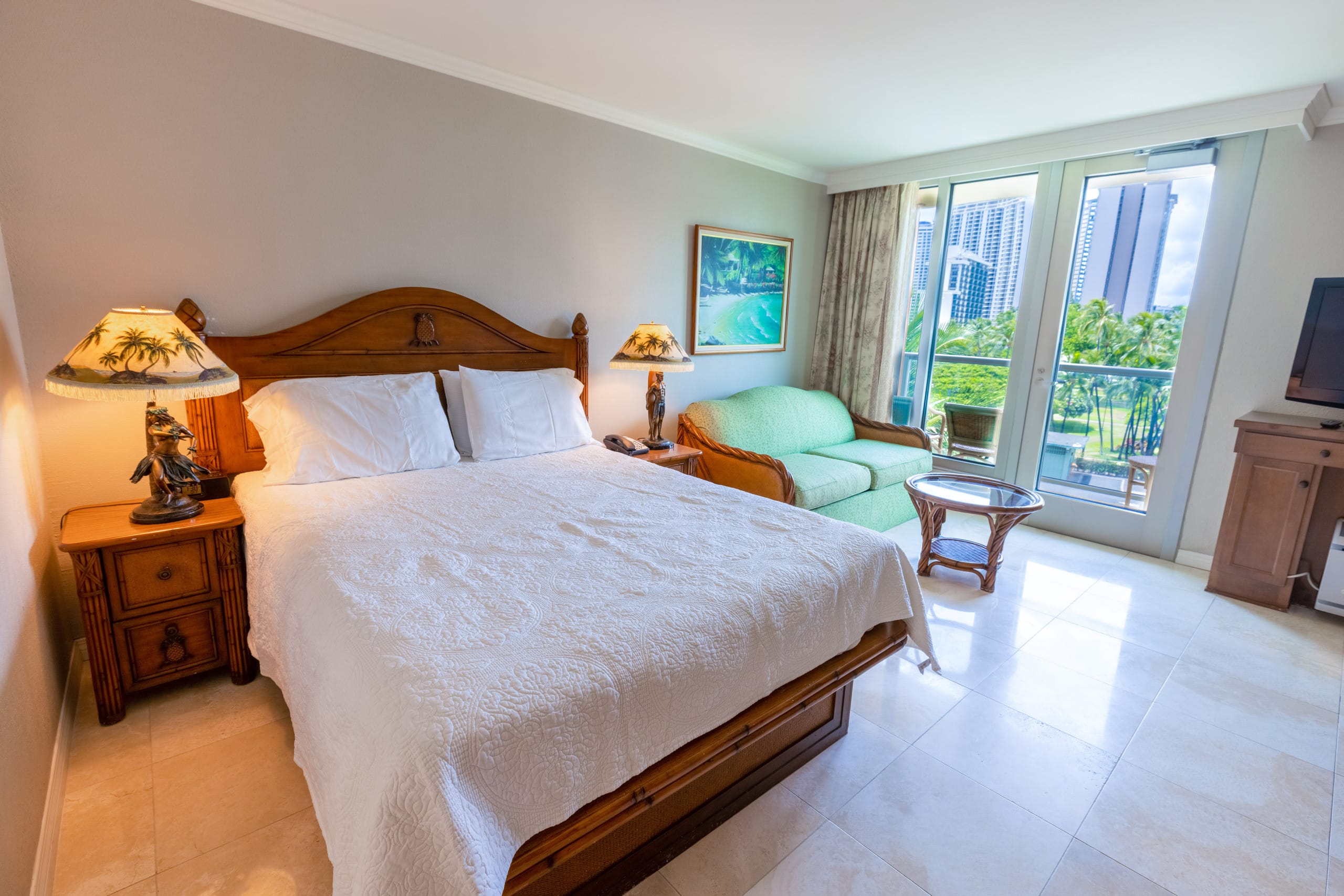 Condo in Honolulu · ★4.96 · Studio · 2 beds · 1 private bath - Image 7