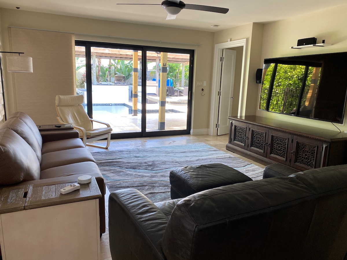 Top Airbnb: The WaterSun Oasis - Luxury Private Pool & Spa in Naples Park