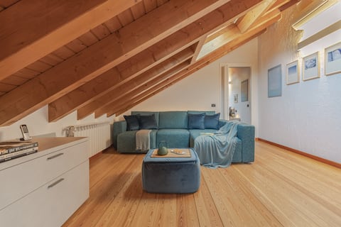 Top Airbnb: Casa del Borgo "Aria & Acqua" on Lake Maggiore a Maccagno Con Pino E Veddasca