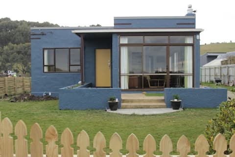 Seabreeze Cottage, by the ocean in Brighton, Otago