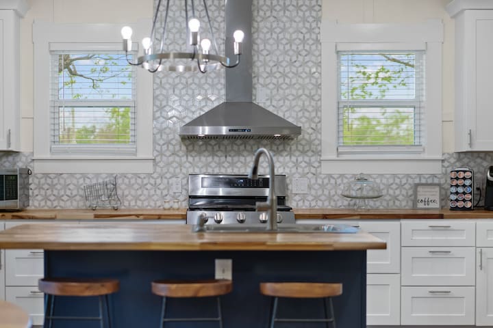 Historic Craftsman between Downtown & Stockyards