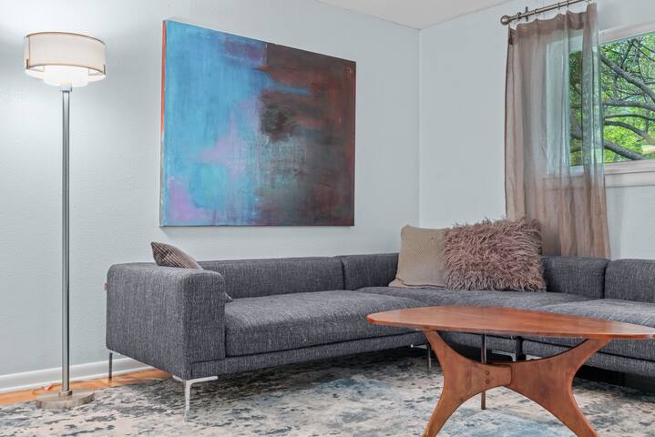 Oak Canopy w/ Cheerful Sprawling Backyard gallery image 3