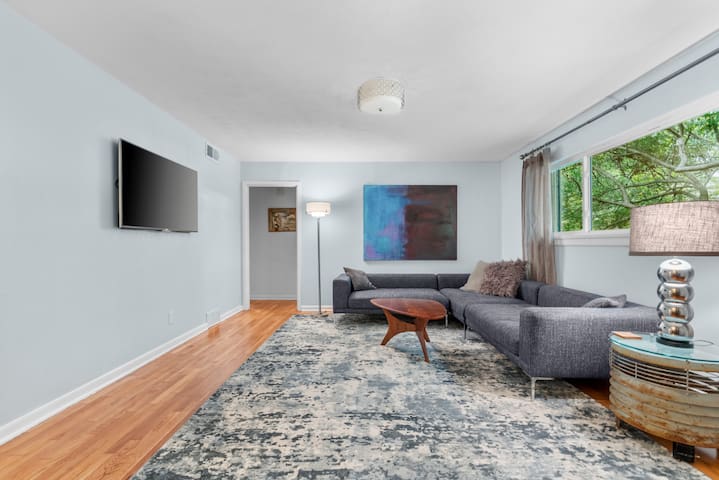 Oak Canopy w/ Cheerful Sprawling Backyard gallery image 2