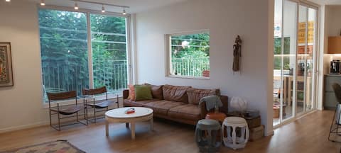 Fully renovated house in a central green location