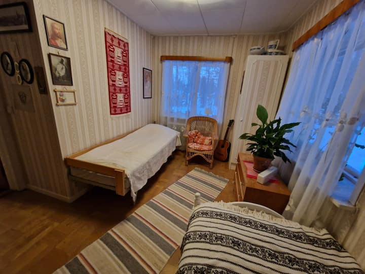 2号卧室
其中一张单人床狭窄，最适合带孩子入住。