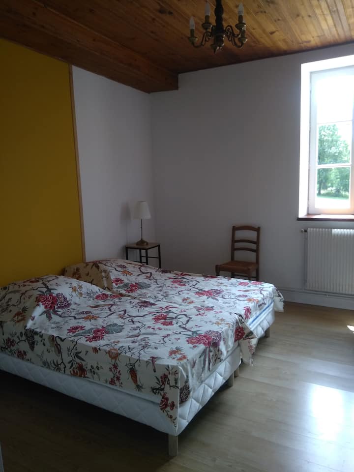 habitación amarilla