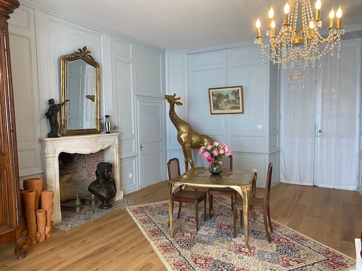 La Chambre Bleue Du Château De Lescours - Saint-Émilion
