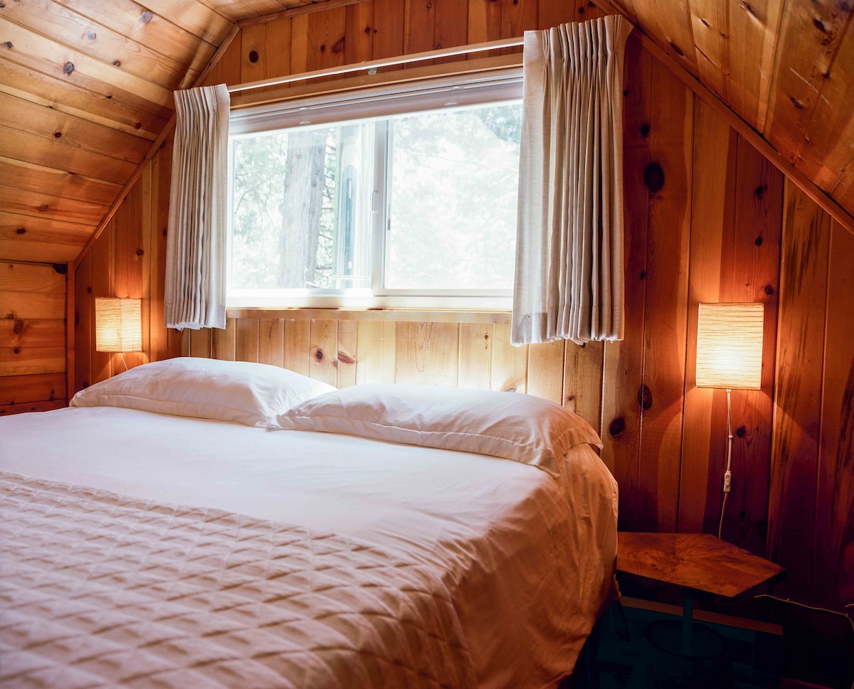 Spálňa s manželskou posteľou King