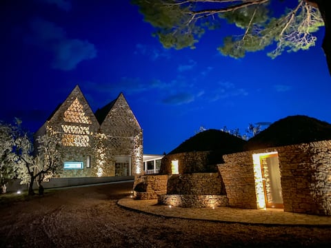 Amendolagine Farmhouse
with a pool among the olive trees