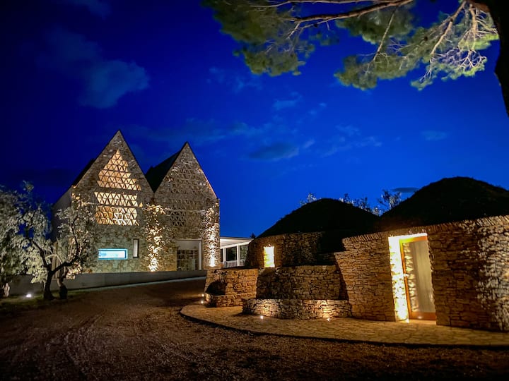 Amendolagine Farmhouse
with a pool among the olive trees