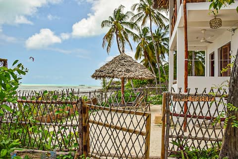 Private Beach Studio* Best position!