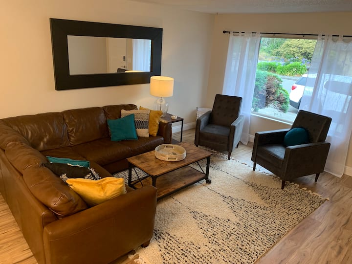 Retro Retreat! Walk To The Plaza In Minutes! - Blue Lake, CA