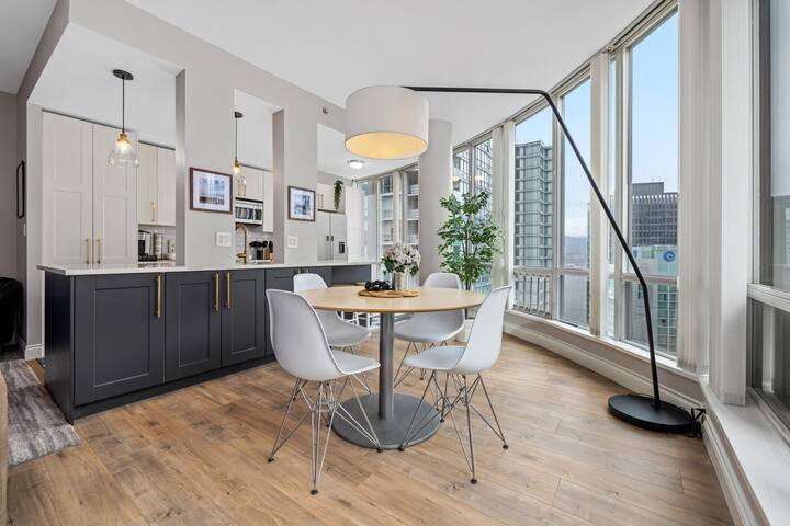 Urban Outdoor Oasis in Coal Harbour gallery image 2