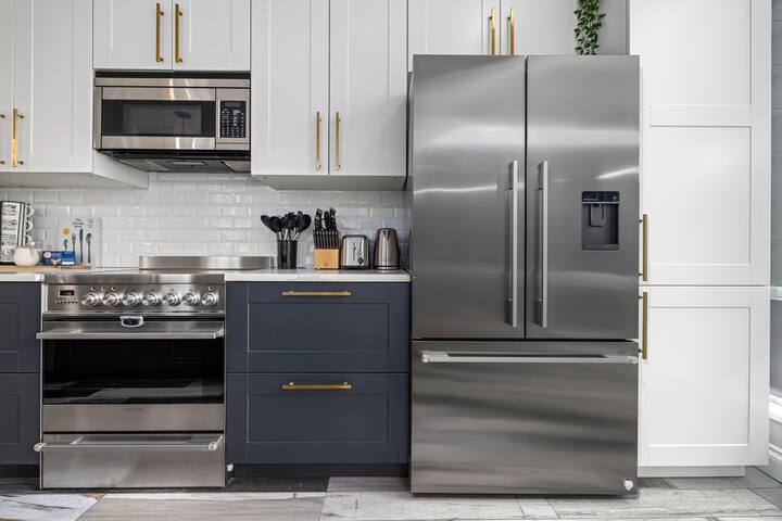 Urban Outdoor Oasis in Coal Harbour gallery image 3