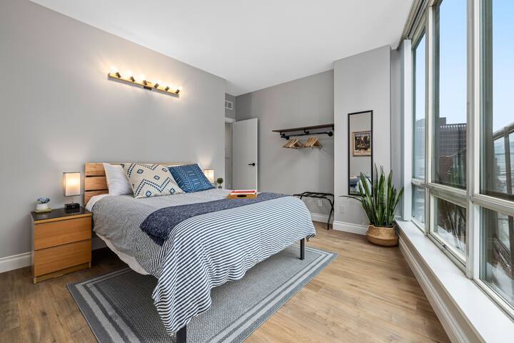 Urban Outdoor Oasis in Coal Harbour gallery image 4