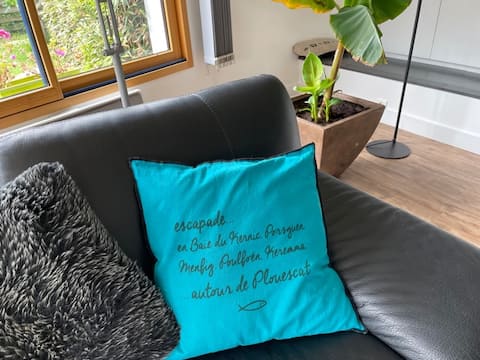 Successful Airbnb property: Cozy house, 50 m from the beach, bikes, kayak and paddleboard in Plouescat