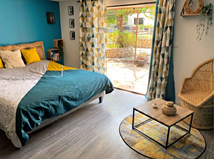 Hlavný apartmán s rozlohou 40 m ² s extra jednolôžkom - kúpeľňa s balneoterapeutickou vaňou a 4-miestnou saunou.