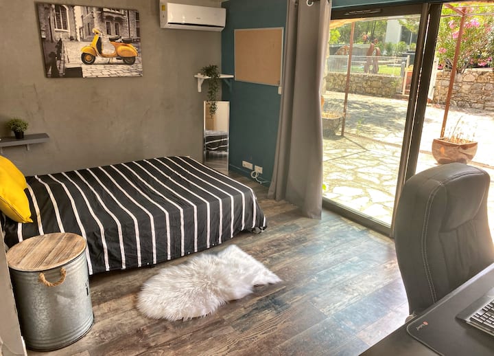 Hlavný apartmán s rozlohou 20 m ² a plne vybavenou kúpeľňou.