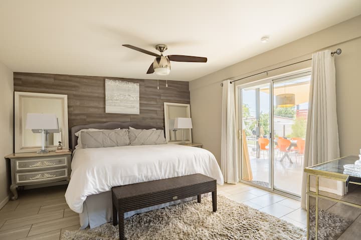 Основна спалня със самостоятелна баня