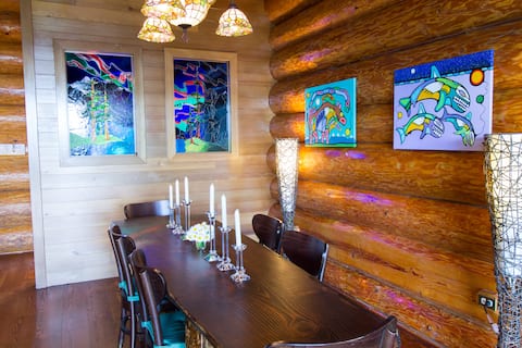 Unique Log Home with Views & Hot Tub. 1 to 6 BR