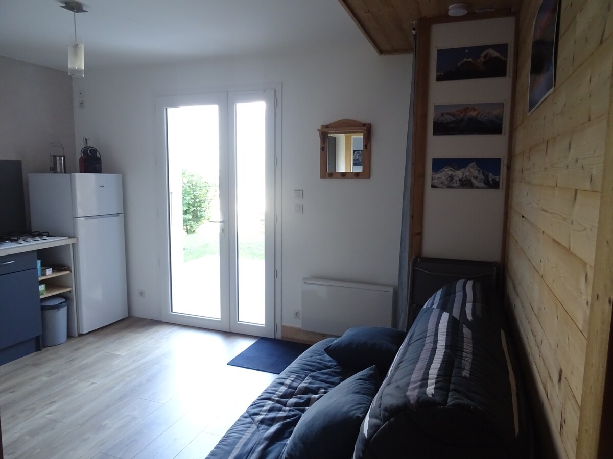Top performing Airbnb: Nice little apartment in cottage, quiet with view in Sallanches