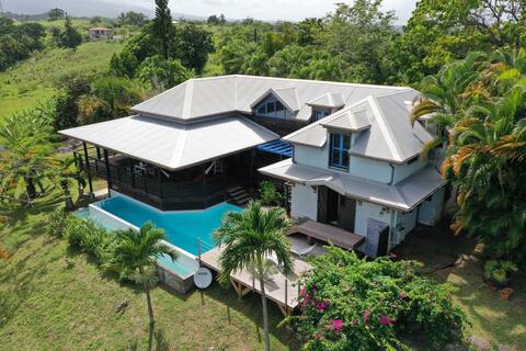 Beautiful villa with pool.