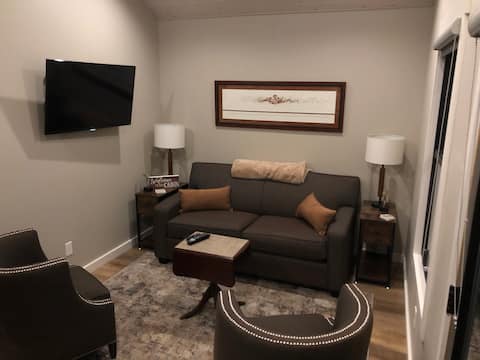 Popular Airbnb listing: Cozy 1 bedroom guest house in the woods in Lambton