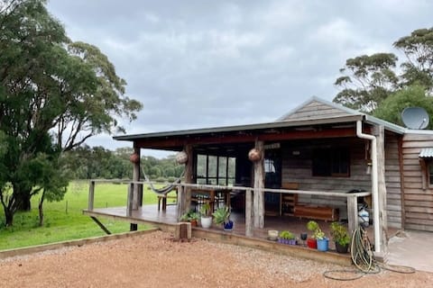 Beachside bushland retreat