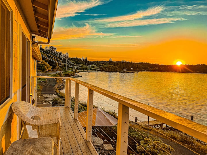 Waterfront SouthworthPort Orchard Home w/ Kayaks! Houses for Rent in