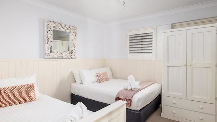 带空调的双人床和单人床