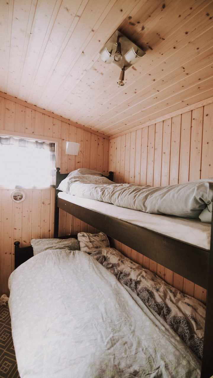 غرفة النوم الأولى