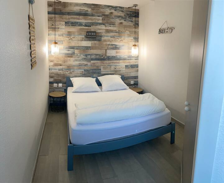 Ორადგილიანი საძინებელი 140x200. 1 კარადა. Საბანი და საბანი. 