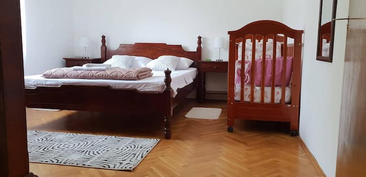 On the first floor there's a king size bed with a bed for a child. All rooms are completey equipped with towels and sheets.